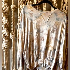 Beautiful neutral sweatshirt